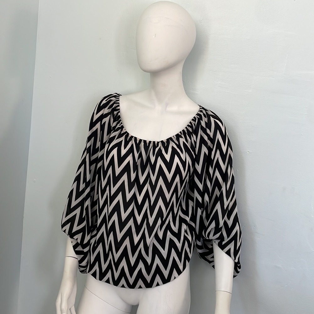 Black and White Chevron Print Bishop Sleeves Loose fit Blouse Size Small